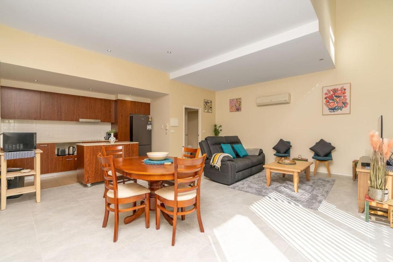 Absolutely Spacious Unit Between Anu And *
