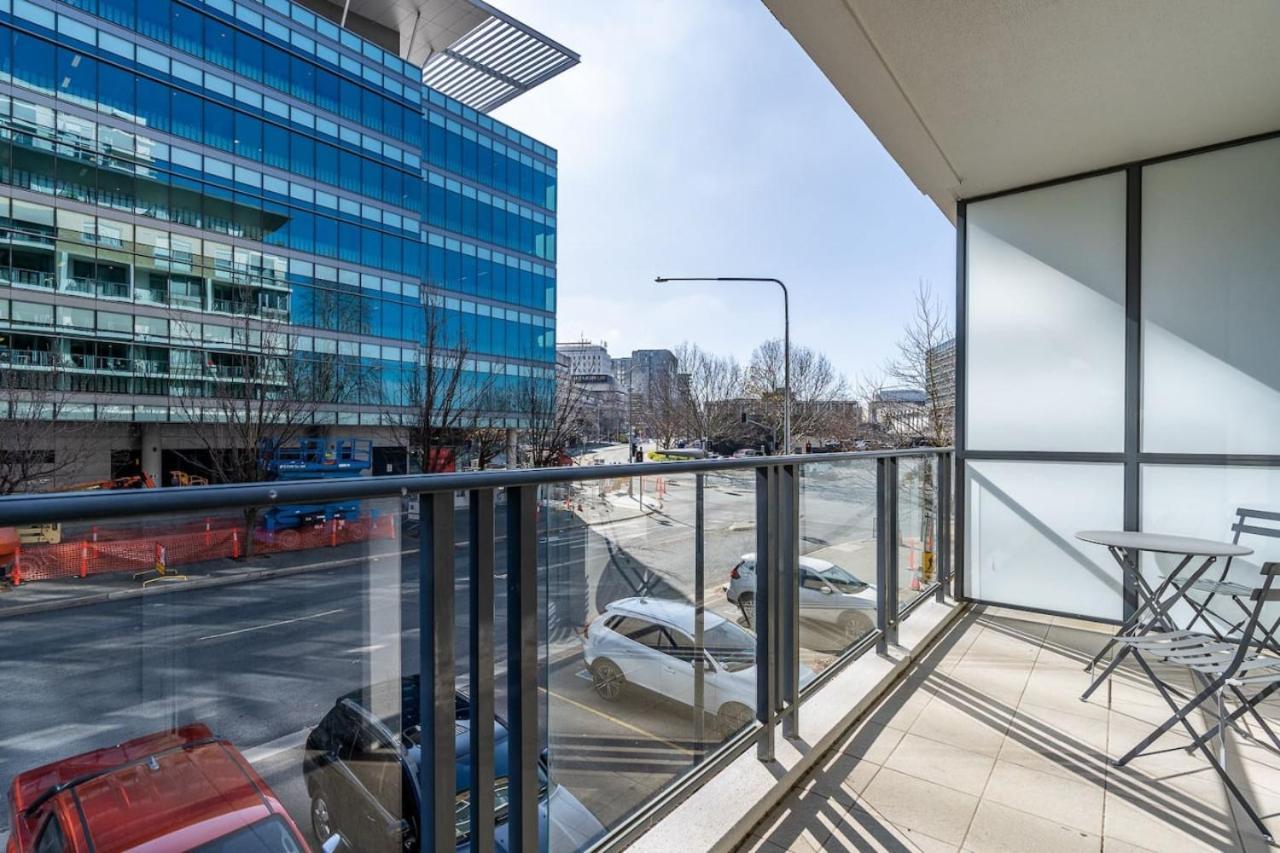 Absolutely Spacious Unit Between Anu And Apartment