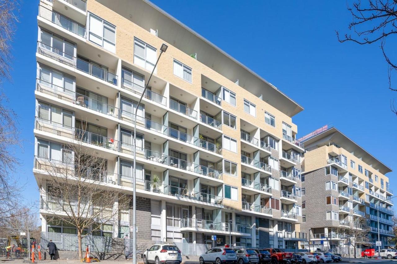 Apartment Absolutely Spacious Unit Between Anu And Canberra