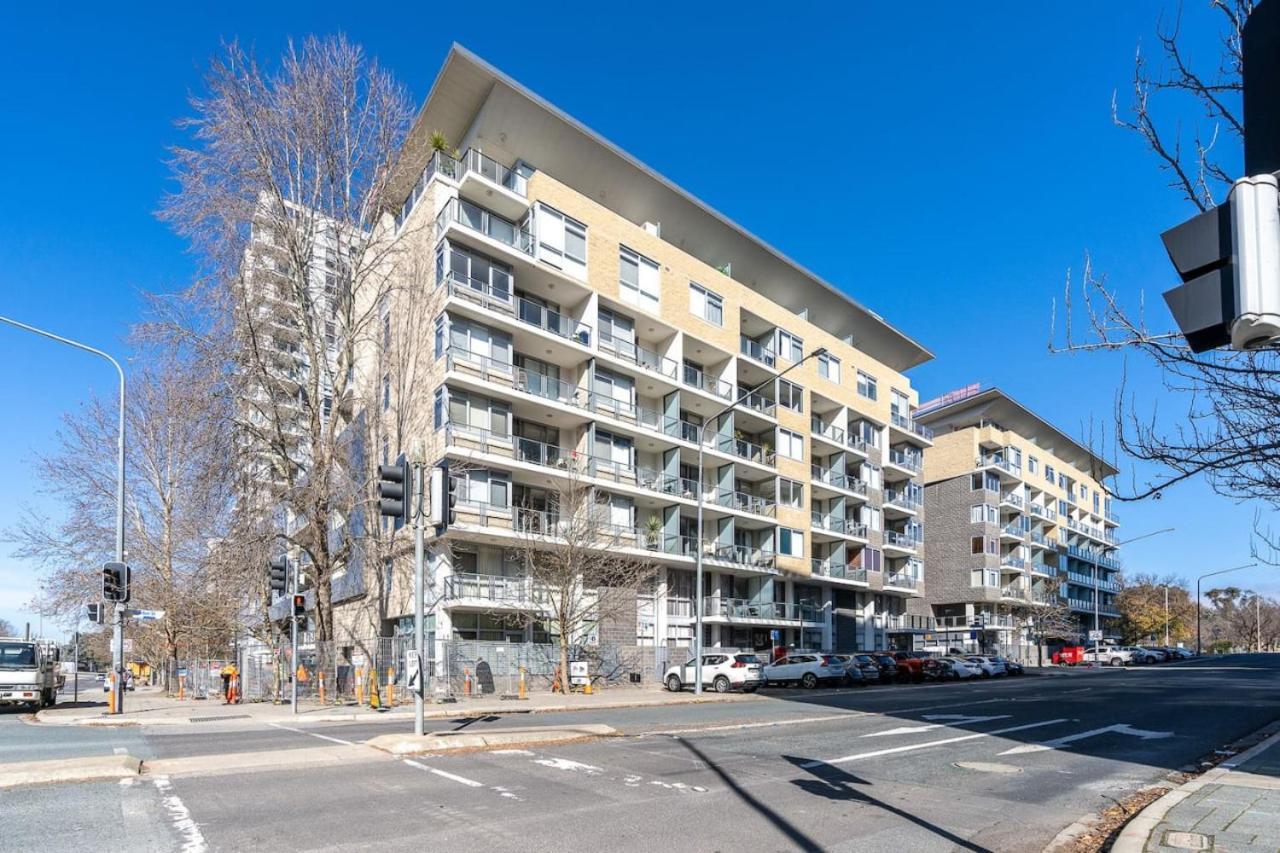 Absolutely Spacious Unit Between Anu And Apartment *