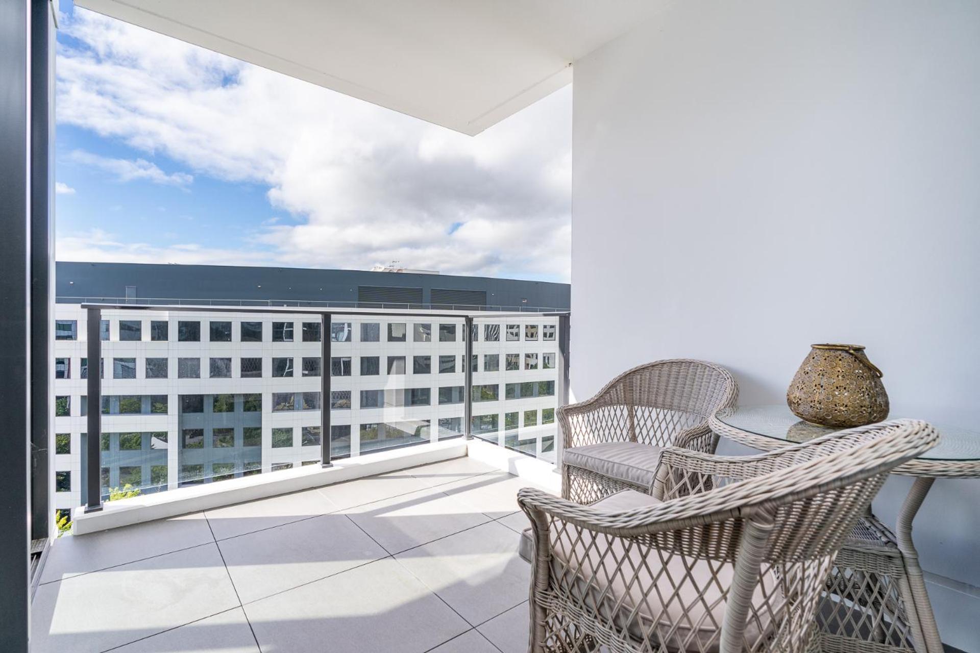 Lovely 2br W Free Parking On Premises *