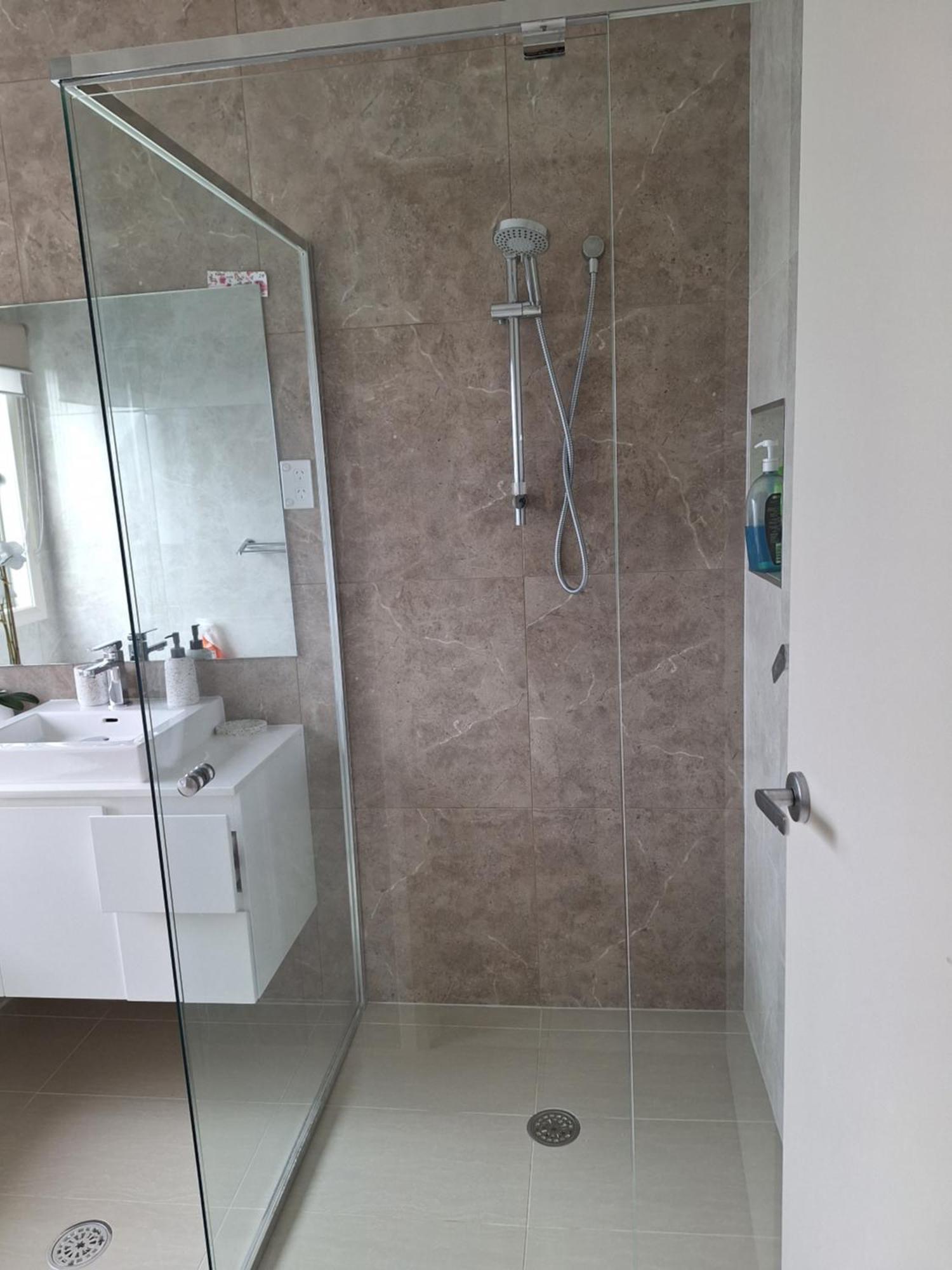 Guest house Serene Home-4 Bedroom Ensuite *