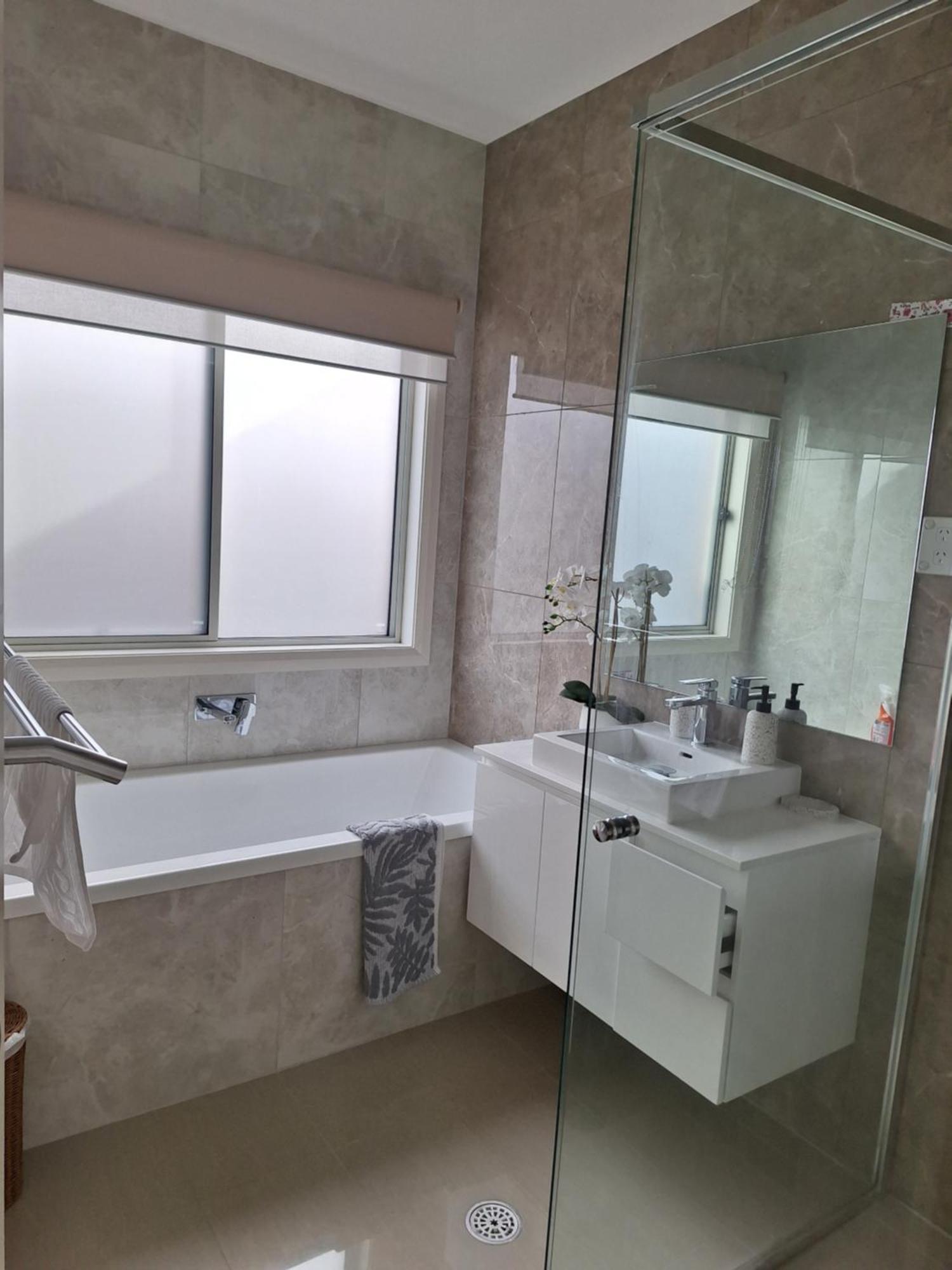 Serene Home-4 Bedroom Ensuite Guest house Canberra