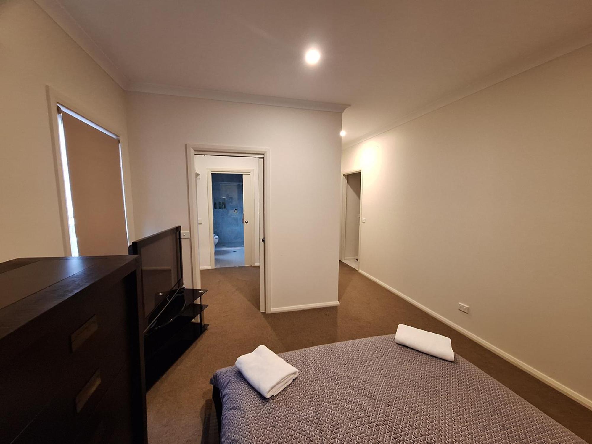 Guest house Serene Home-4 Bedroom Ensuite *