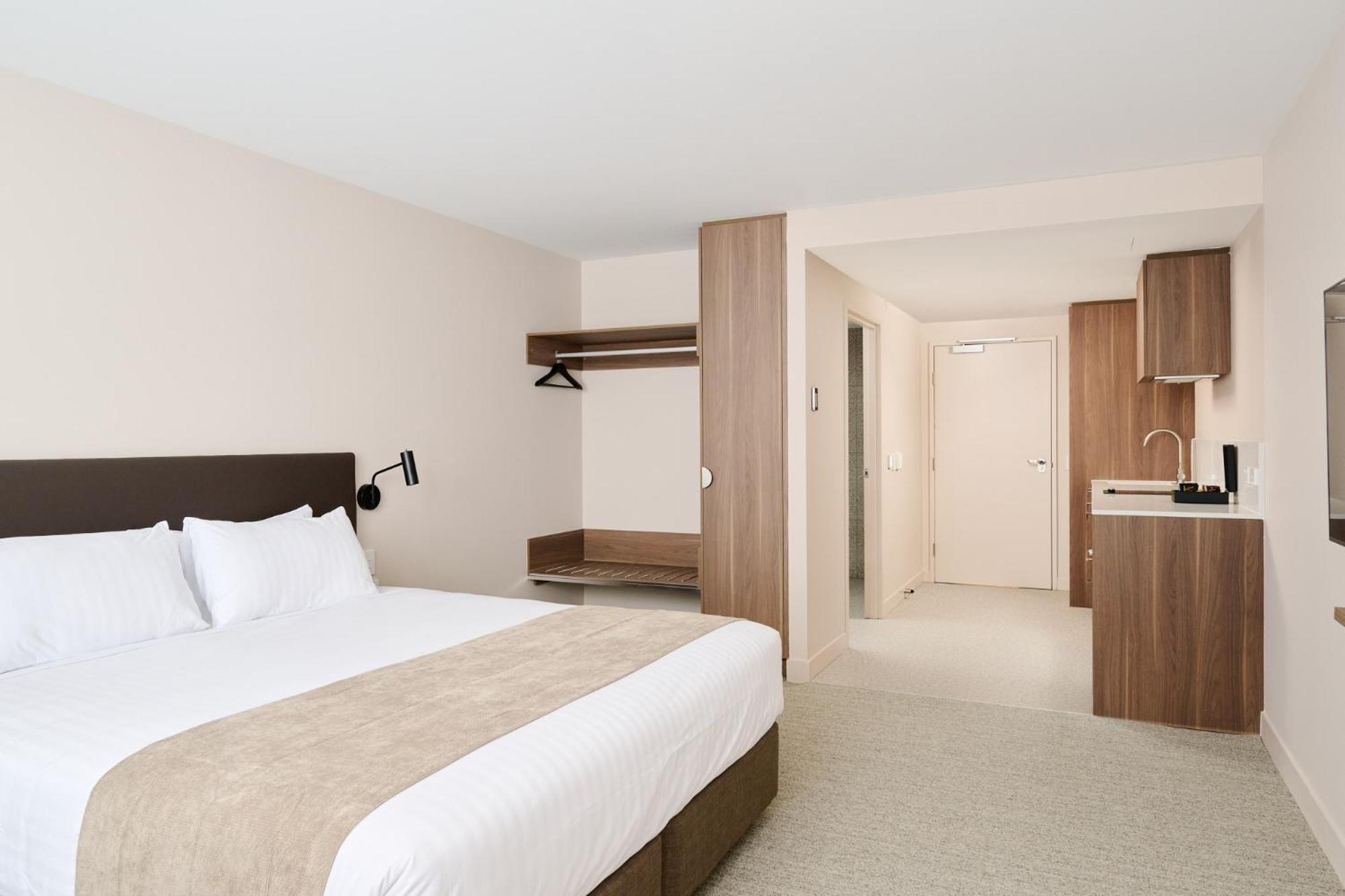 Abode Phillip Hotel