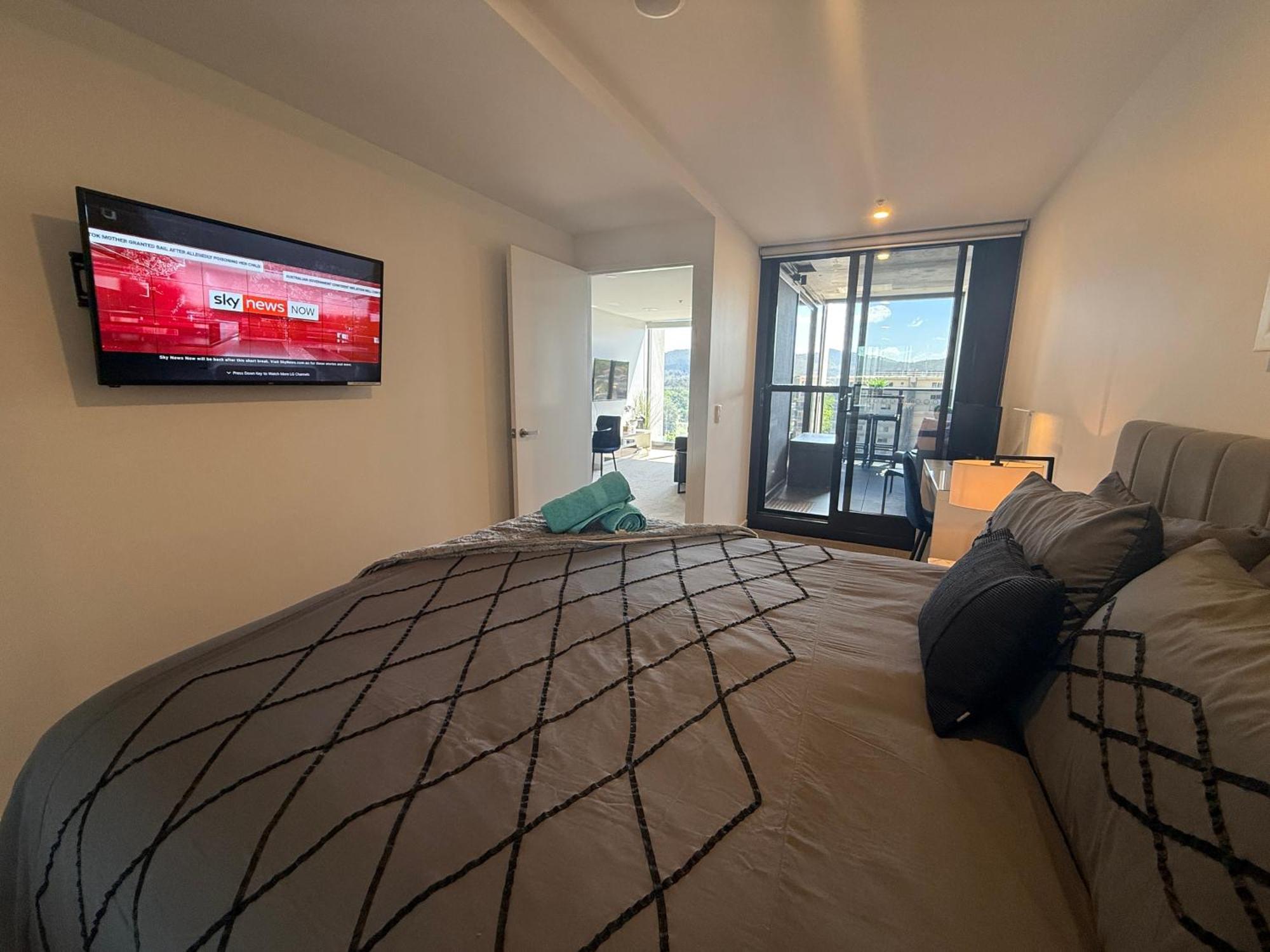Apartment Midnight Luxe: Urban Braddon With Skyline Views Canberra