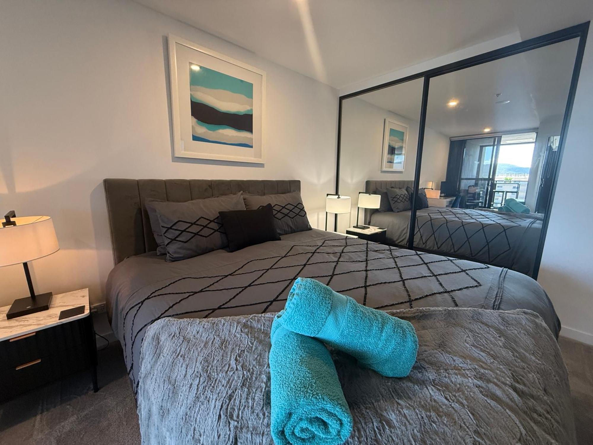 Midnight Luxe: Urban Braddon With Skyline Views Apartment
