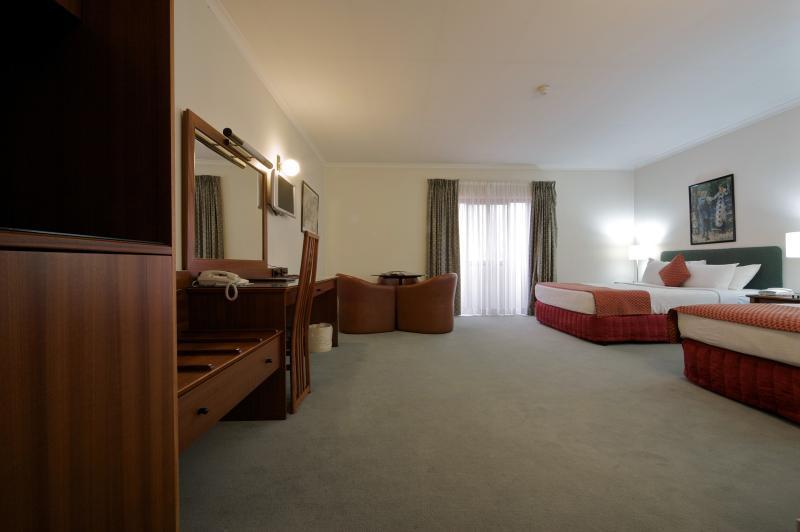 Ramada By Wyndham Diplomat 4*