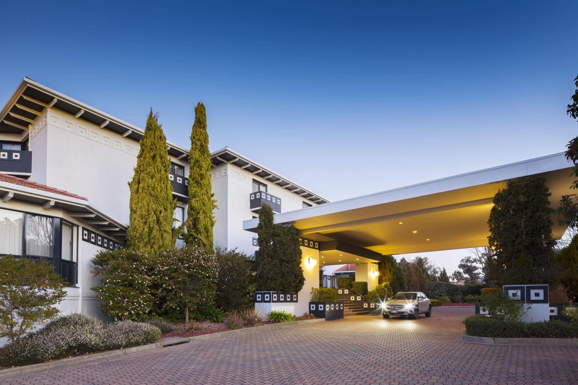 Ramada By Wyndham Diplomat 4*