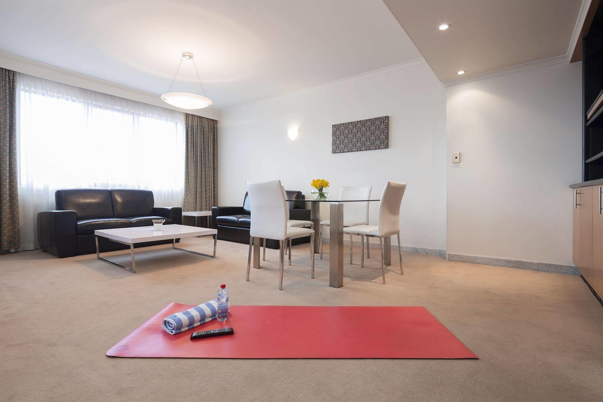 Ramada By Wyndham Diplomat Hotel 4*