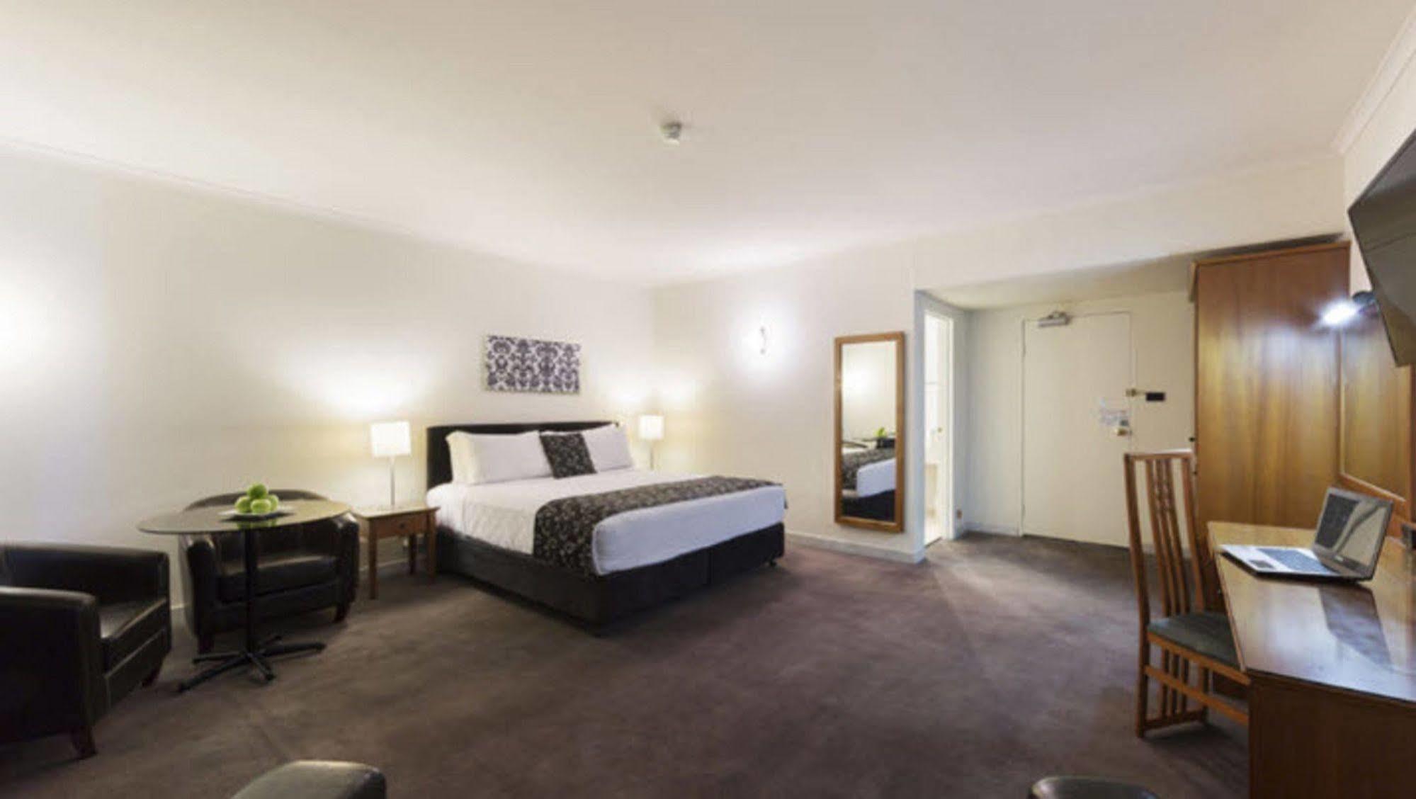 Ramada By Wyndham Diplomat 4*