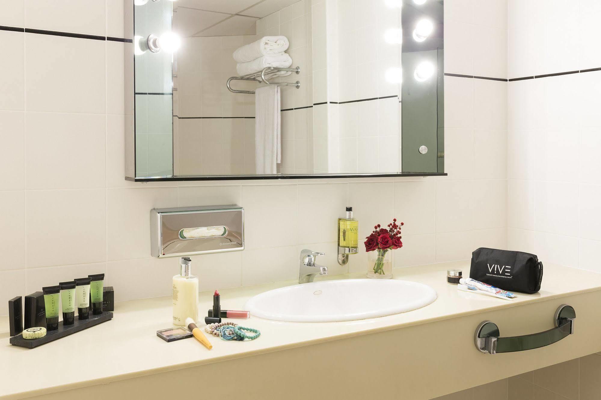 Ramada By Wyndham Diplomat 4* Canberra