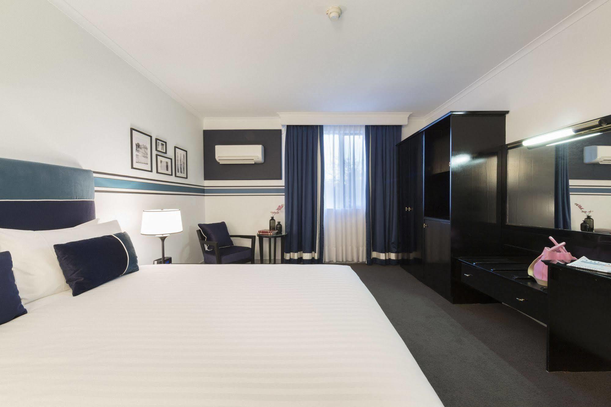 Ramada By Wyndham Diplomat 4* Canberra