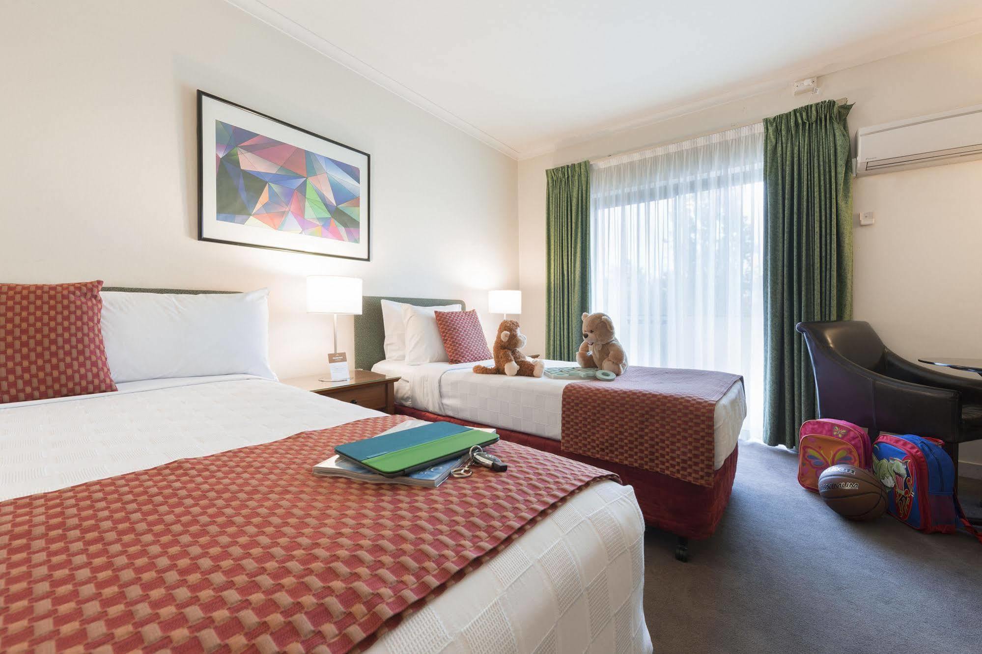 Ramada By Wyndham Diplomat Canberra
