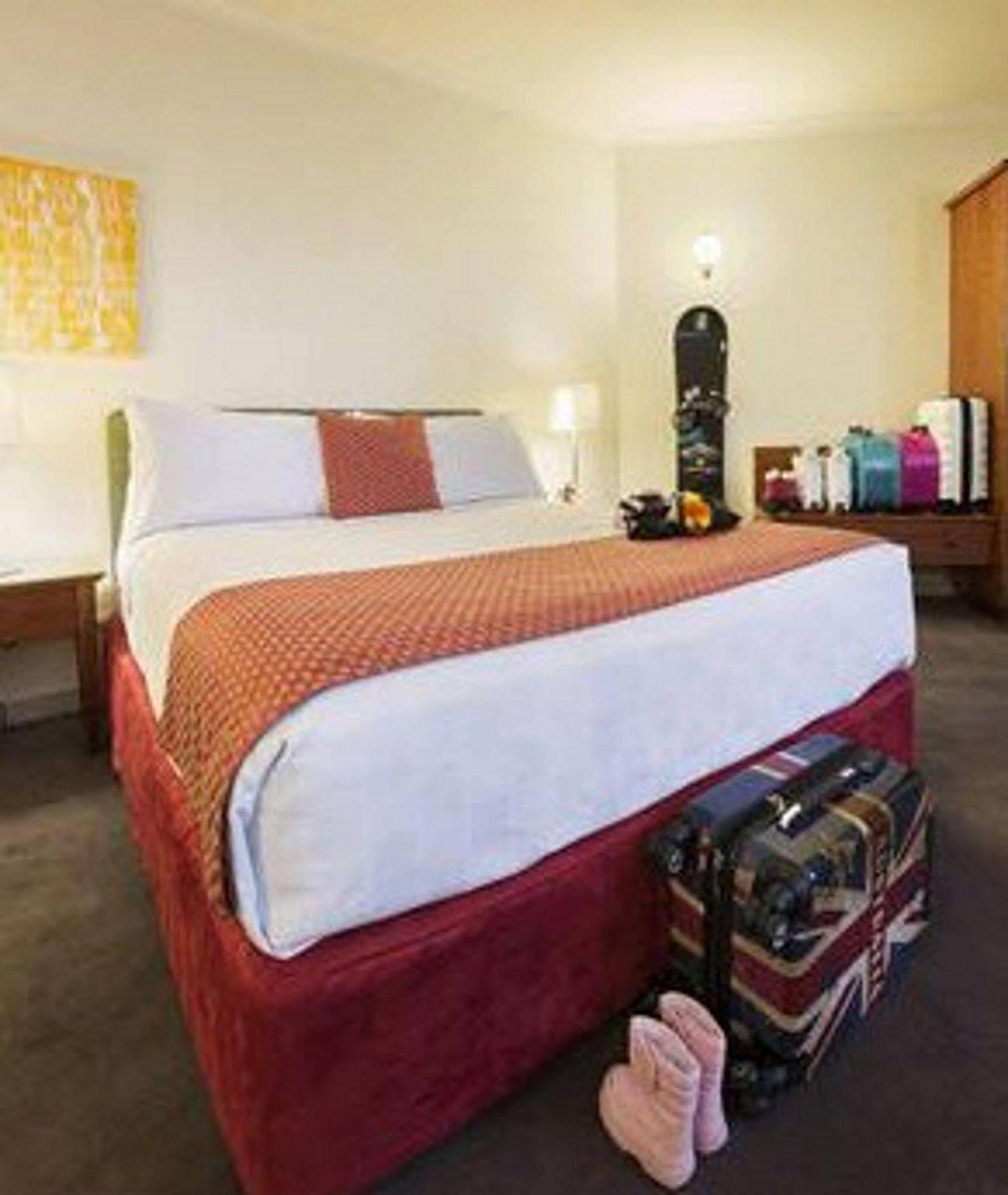Ramada By Wyndham Diplomat Hotel Canberra