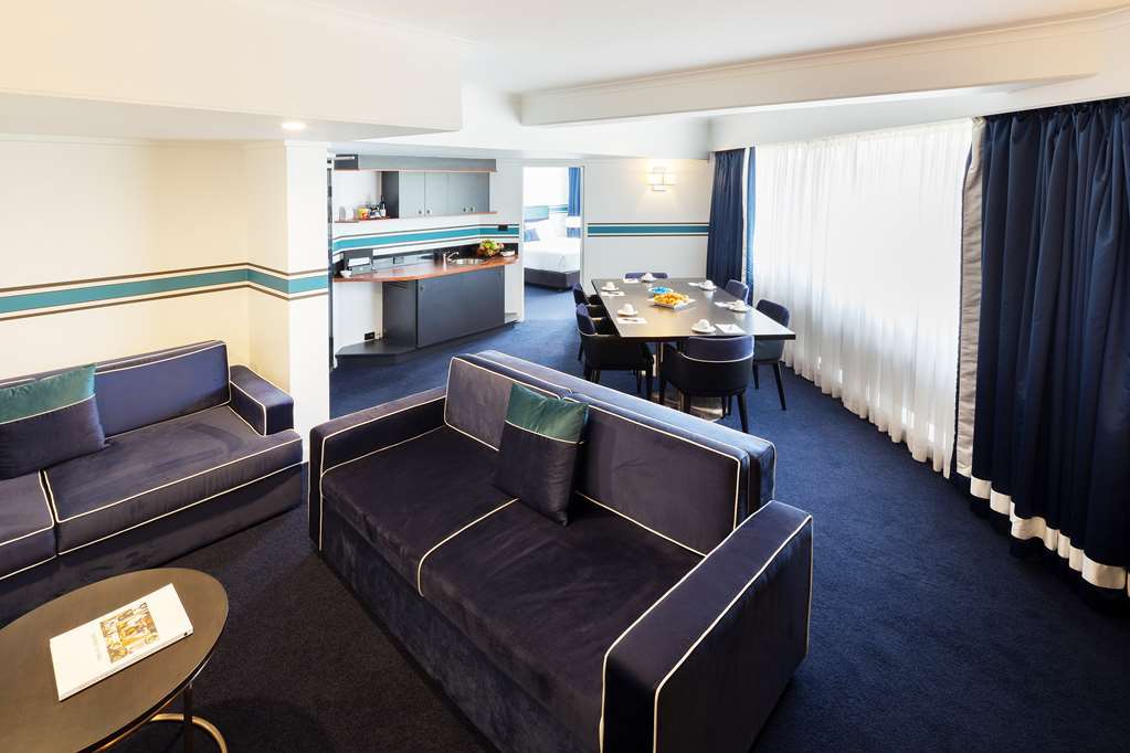 Ramada By Wyndham Diplomat Canberra